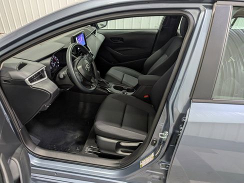 Used 2025 Toyota Corolla LE image 14