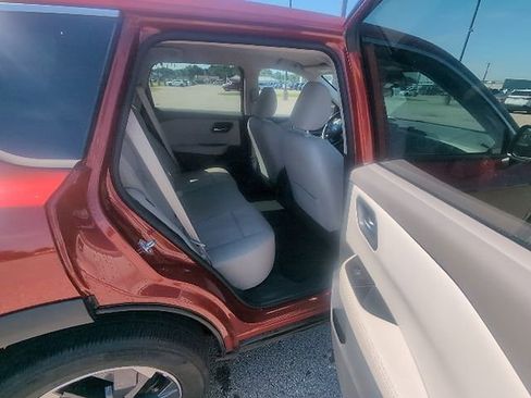 Used 2025 Nissan Rogue SV FWD image 4