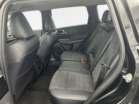 Used 2024 Mitsubishi Outlander SE AWD/4WD image 24