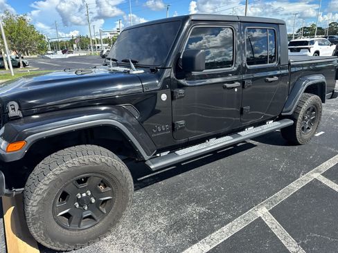 Used 2021 Jeep Gladiator Sport AWD/4WD image 2