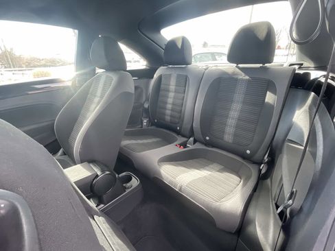 Used 2016 Volkswagen Beetle R-Line image 10
