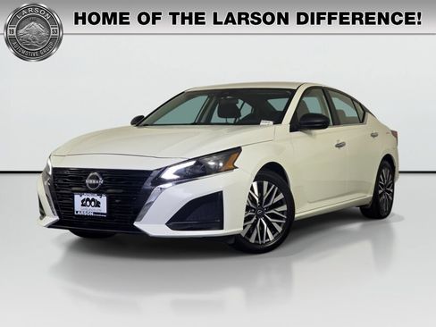Used 2025 Nissan Altima 2.5 SV FWD image 1