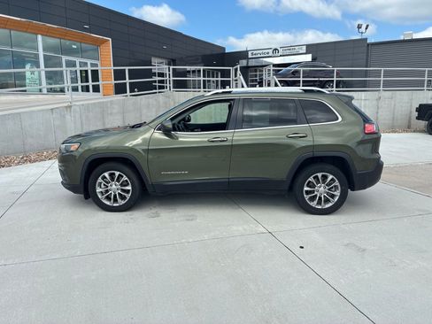 Used 2021 Jeep Cherokee Latitude Lux FWD image 2