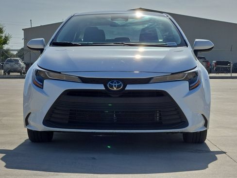 Certified 2025 Toyota Corolla LE FWD image 8