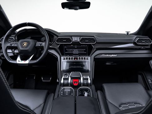Used 2023 Lamborghini Urus S image 2