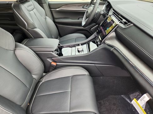 New 2025 Jeep Grand Cherokee Overland w/ Luxury Tech Group IV image 14