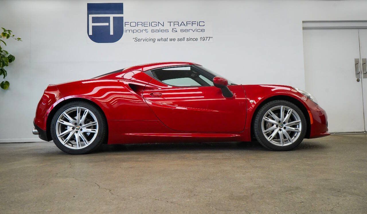 Used 2016 Alfa Romeo 4C Coupe w/ Convenience Group - Coupe RWD image 23