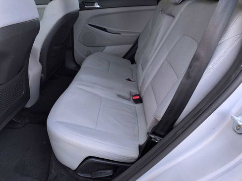 Used 2019 Hyundai Tucson SE image 16