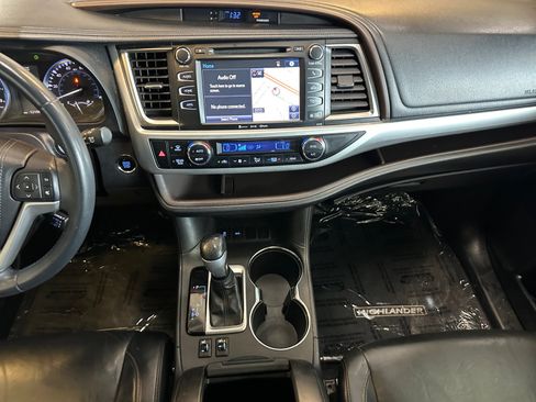 Used 2016 Toyota Highlander XLE FWD image 22