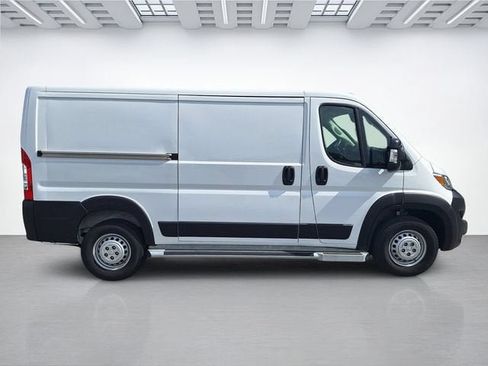 Used 2025 RAM ProMaster 2500 w/ U-Haul Equipment Group FWD image 3