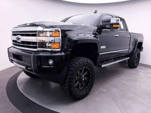 Used 2019 Chevrolet Silverado 2500 High Country w/ Duramax Plus Package image 12