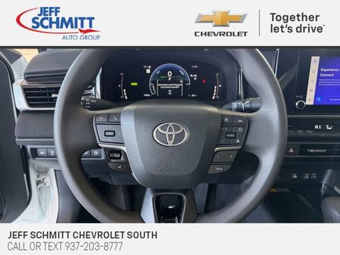 Used 2025 Toyota Camry LE image 28