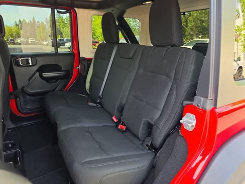 Used 2018 Jeep Wrangler Unlimited Sport S AWD/4WD image 21