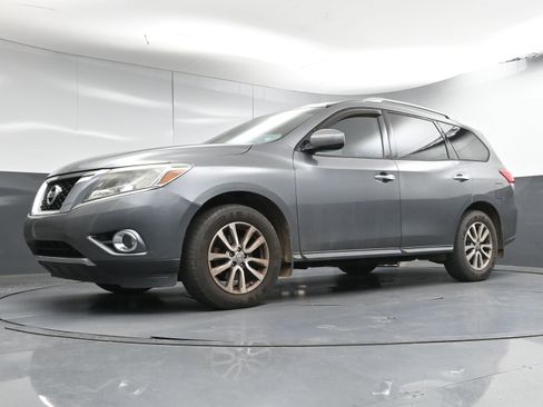 Used 2015 Nissan Pathfinder SV image 12