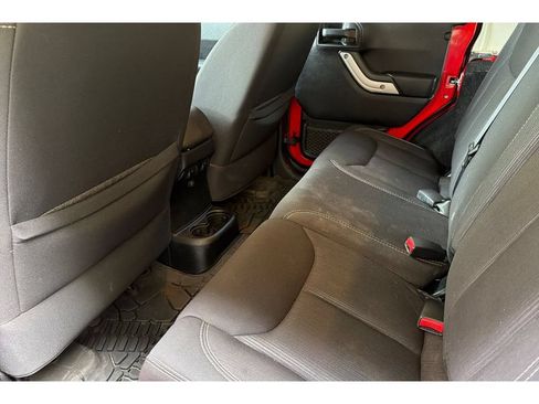 Used 2014 Jeep Wrangler Unlimited Rubicon w/ Connectivity Group AWD/4WD image 14