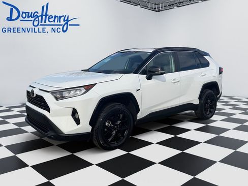 Used 2021 Toyota RAV4 XLE w/ Convenience Package image 1