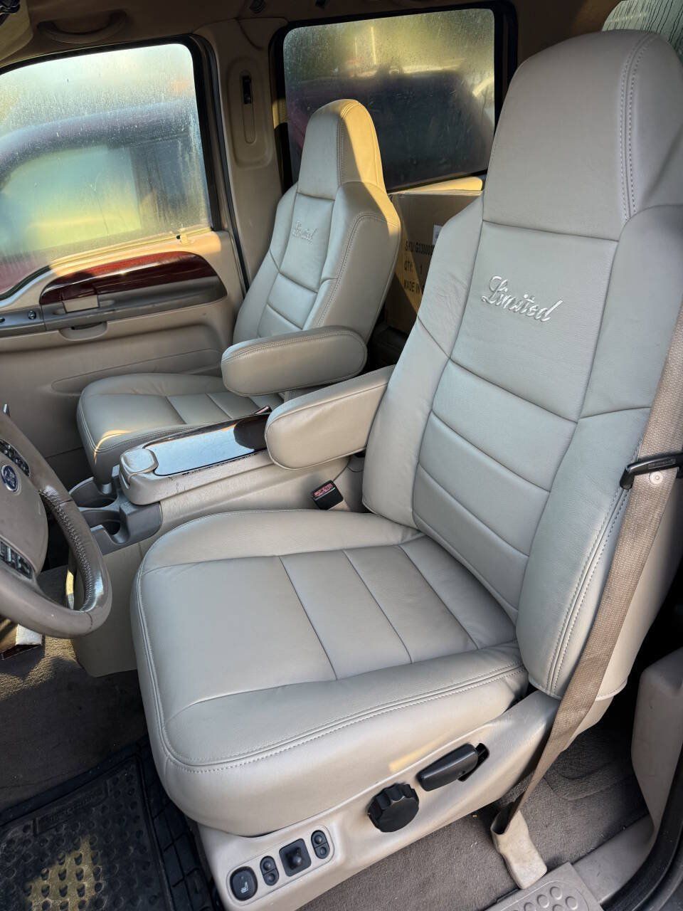 Used 2003 Ford Excursion Limited AWD/4WD image 2