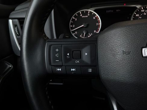 Used 2025 Nissan Rogue SV FWD image 33