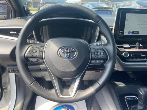 Used 2025 Toyota Corolla XSE FWD image 24