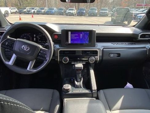 Used 2025 Toyota Tacoma TRD Off-Road image 13