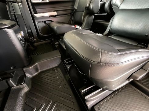 Used 2021 Ford Explorer Limited w/ Equipment Group 301A AWD/4WD image 22
