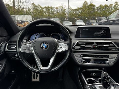 Used 2017 BMW 740i image 17