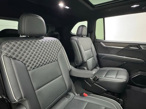 Used 2024 GMC Acadia Denali w/ Super Cruise Package FWD image 45