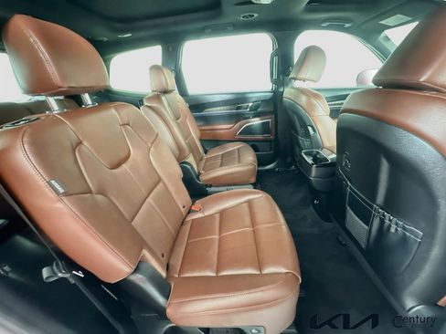 Certified 2025 Kia Telluride SX w/ SX Captain's Chair Package FWD image 29
