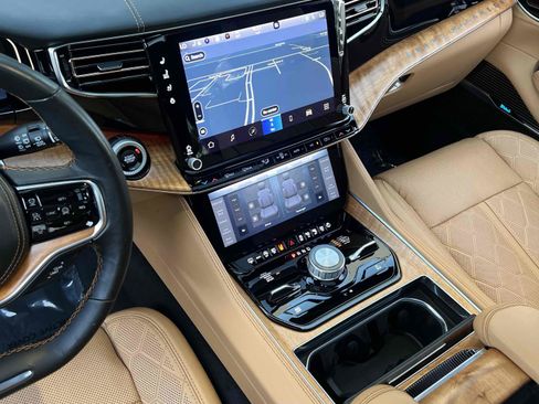 Used 2023 Jeep Grand Wagoneer L Series III image 44