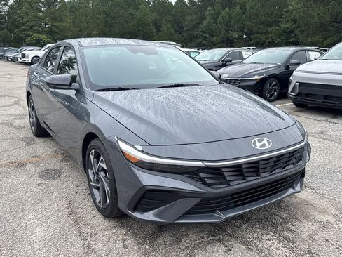 New 2025 Hyundai Elantra Sport image 7