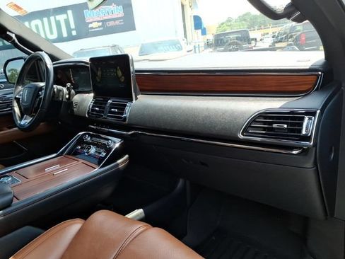 Used 2019 Lincoln Navigator Reserve AWD/4WD image 18