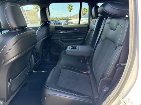 Used 2023 Jeep Grand Cherokee Altitude RWD image 15