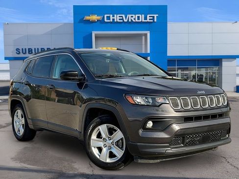 Used 2022 Jeep Compass Latitude w/ Convenience Group FWD image 2