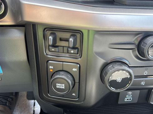 Used 2025 Ford F150 XLT w/ Equipment Group 301A Standard AWD/4WD image 18