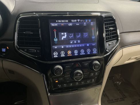 Used 2019 Jeep Grand Cherokee Overland AWD/4WD image 22