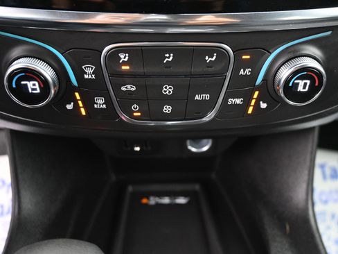 Used 2023 Chevrolet Traverse LT AWD/4WD image 16