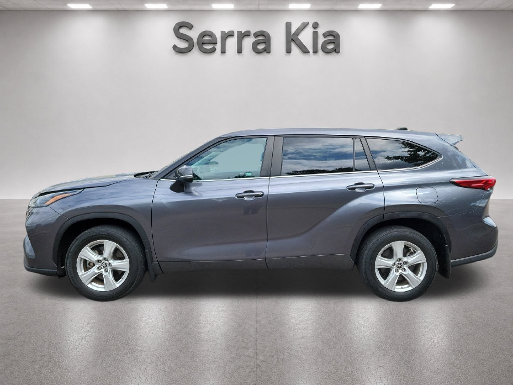 Used 2023 Toyota Highlander LE AWD/4WD image 2