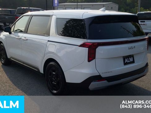 Used 2025 Kia Carnival FWD image 9