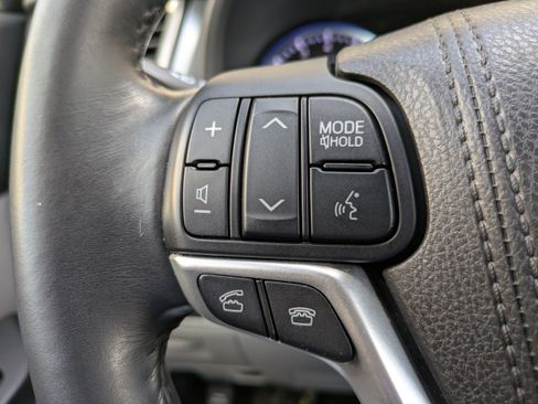 Used 2015 Toyota Highlander XLE image 21