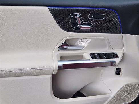 New 2026 Mercedes-Benz GLB 250 4MATIC image 10