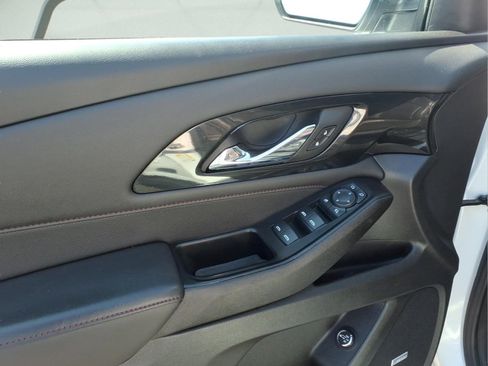 Used 2023 Chevrolet Traverse RS w/ LPO, Floor Liner Package FWD image 9