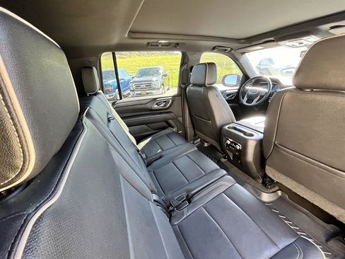 Used 2023 GMC Yukon XL SLT AWD/4WD image 45