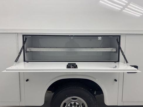New 2026 Chevrolet Express 3500 w/ Power Convenience Package RWD image 31