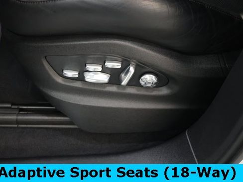 Used 2020 Porsche Cayenne Turbo image 32