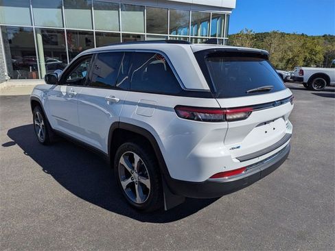 Used 2023 Jeep Grand Cherokee 4WD 4xe w/ Luxury Tech Group II image 4