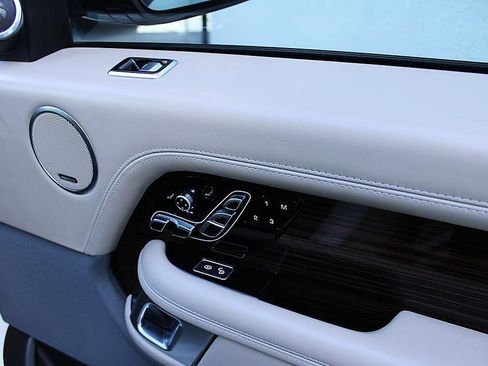Used 2019 Land Rover Range Rover Autobiography image 27