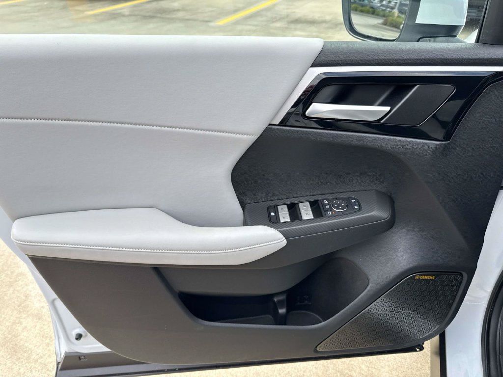 Used 2026 Mitsubishi Outlander SE FWD image 23