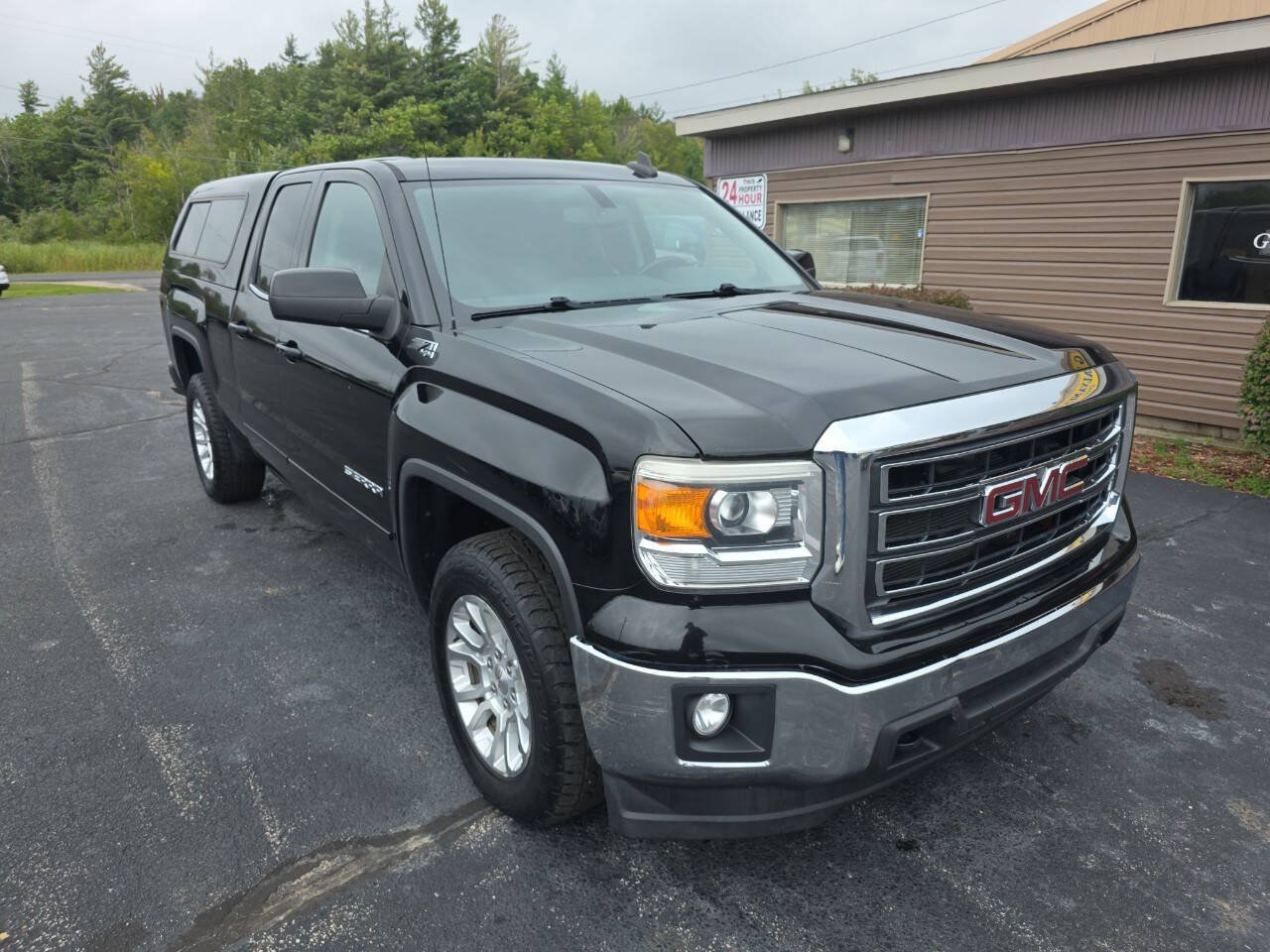 Used 2015 GMC Sierra 1500 SLE w/ SLE Value Package AWD/4WD image 4