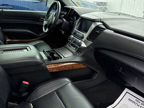 Used 2016 Chevrolet Suburban LTZ image 4