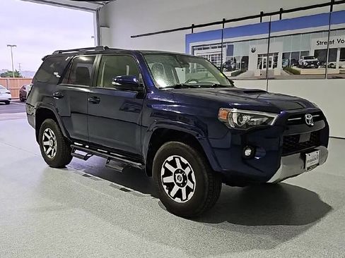 Used 2021 Toyota 4Runner TRD Off-Road Premium AWD/4WD image 2